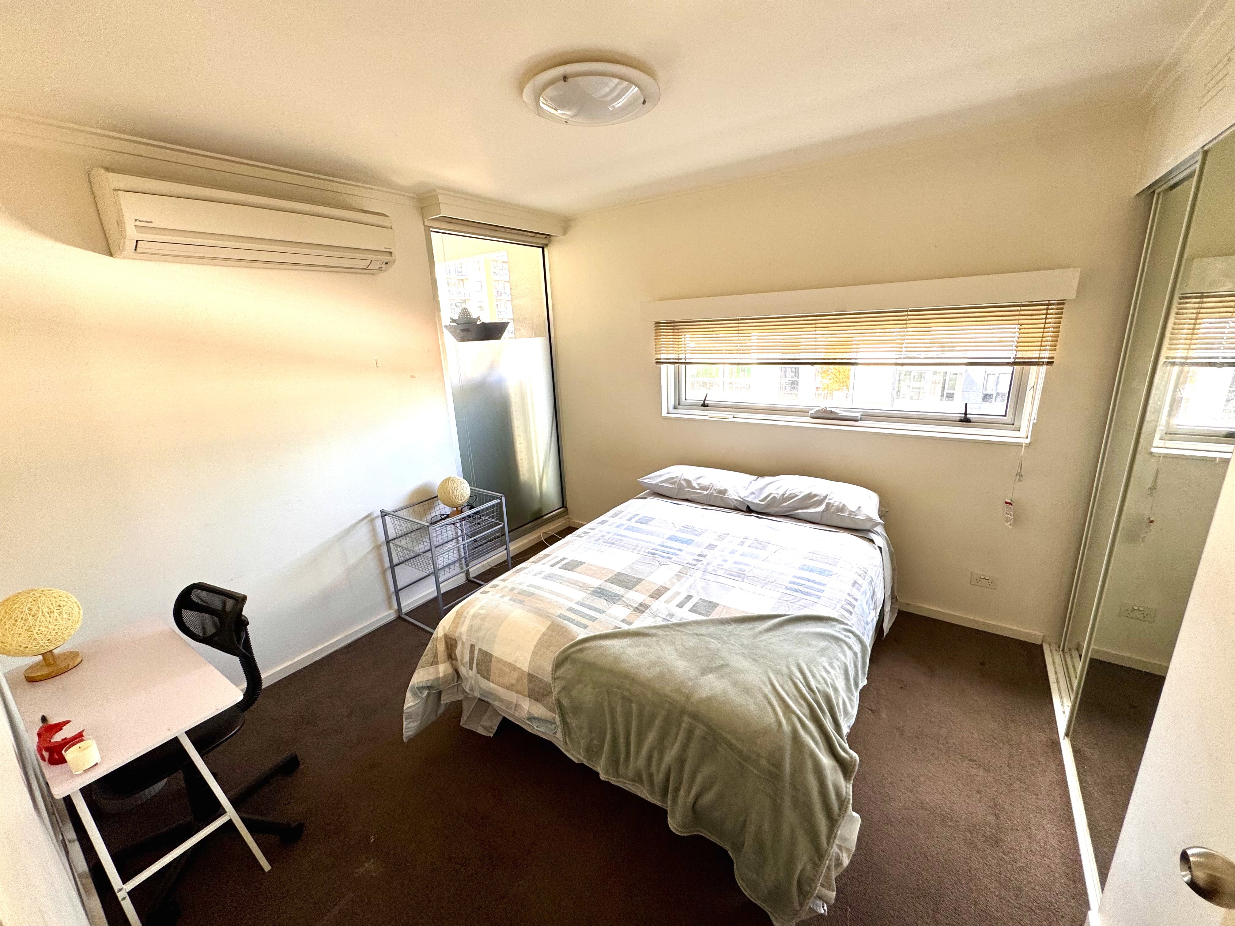 Room with AC near Southern Cross Station photo 17
