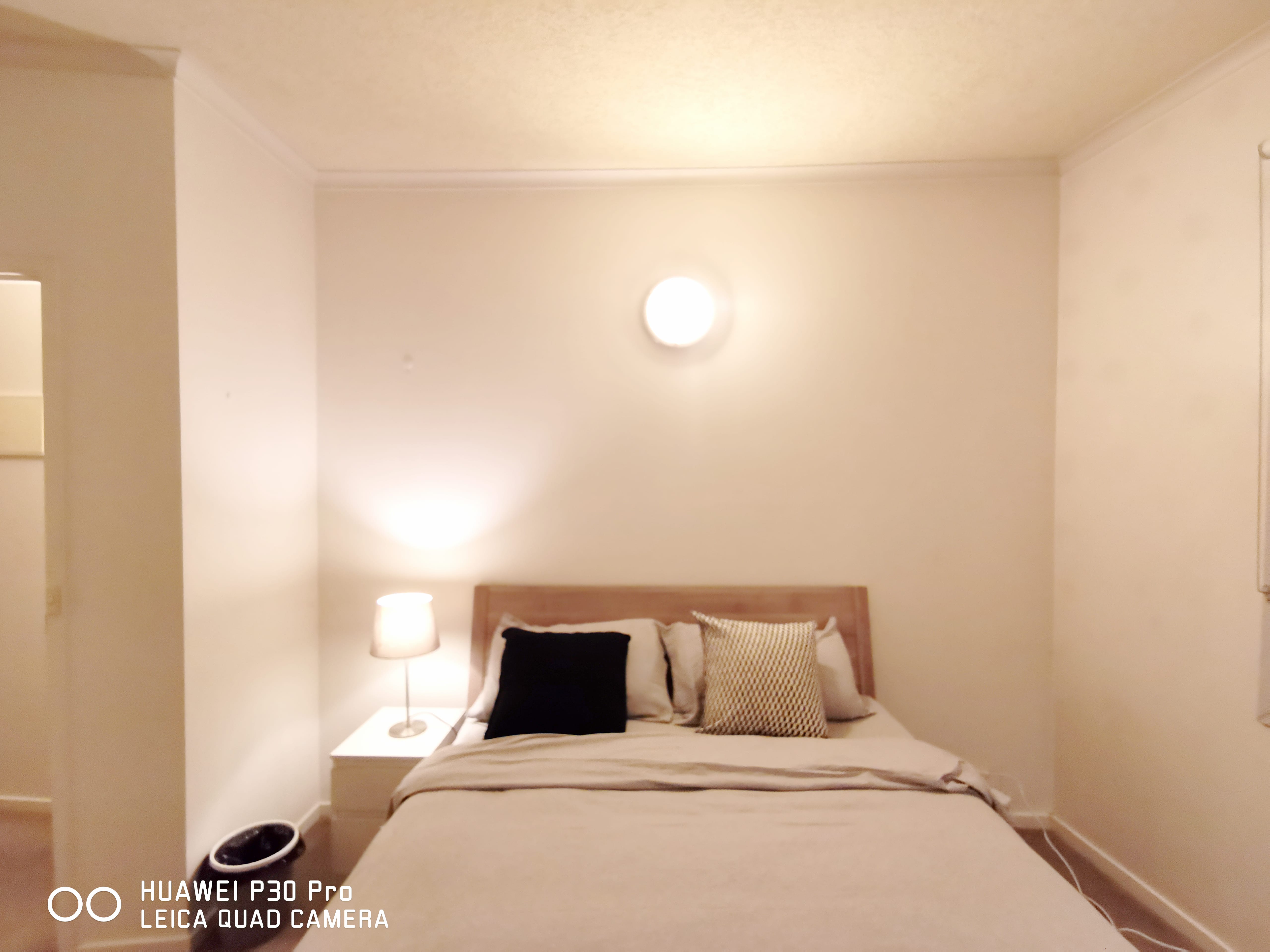 Spacious Private Room near NGV,Crown and Flinder Station, Gym, Pool photo 4