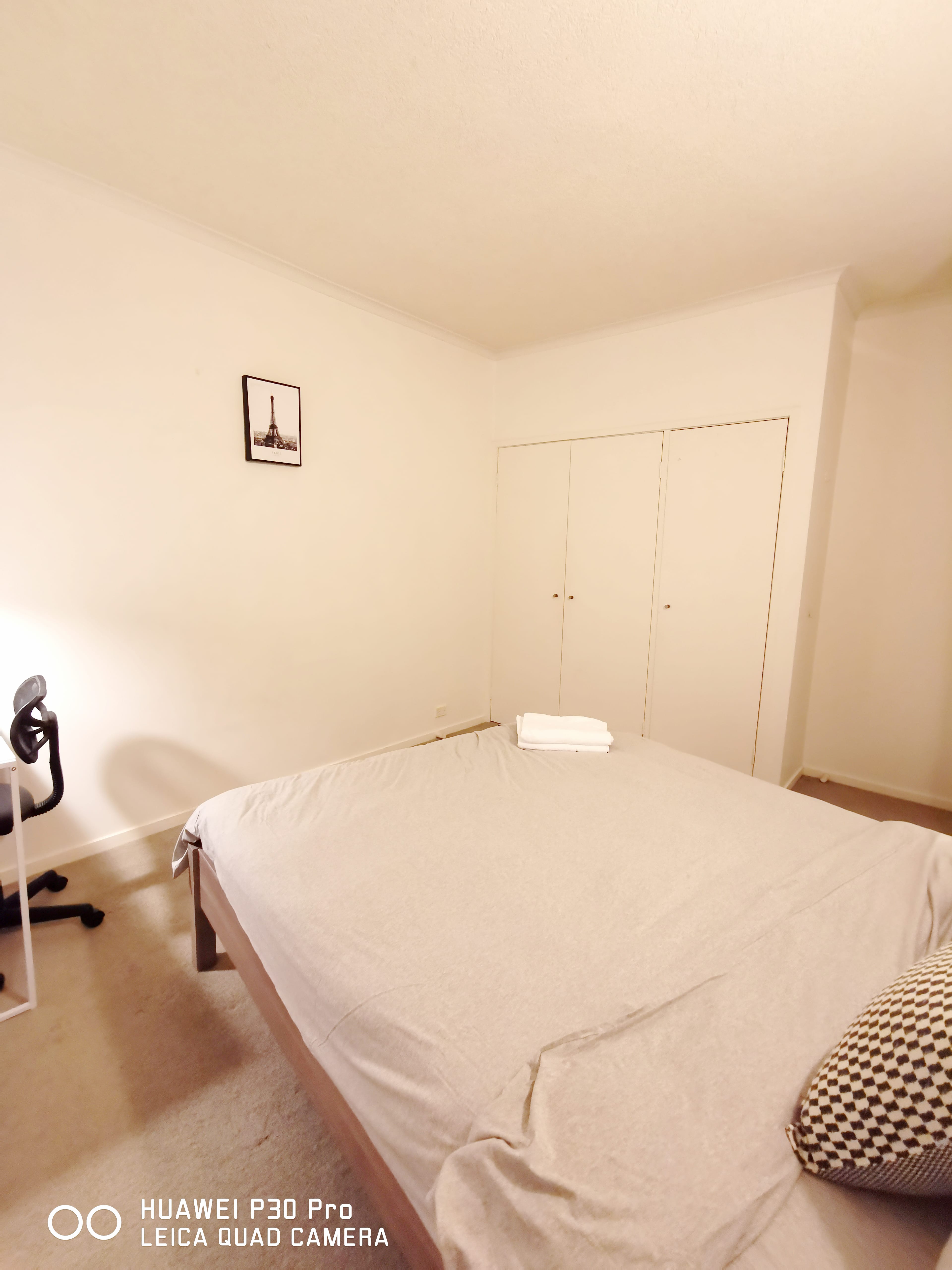 Spacious Private Room near NGV,Crown and Flinder Station, Gym, Pool photo 5