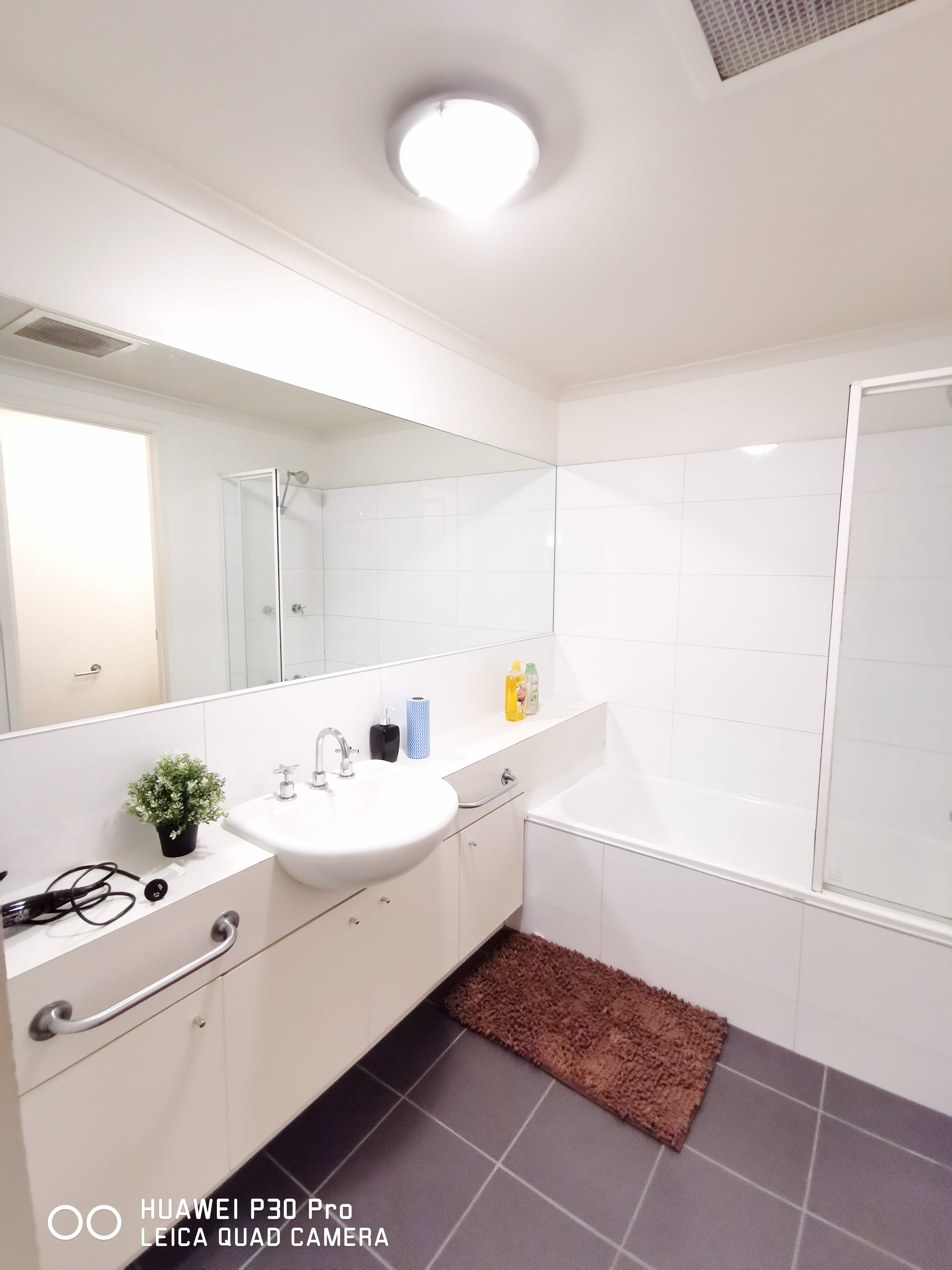 Spacious Private Room near NGV,Crown and Flinder Station, Gym, Pool photo 8