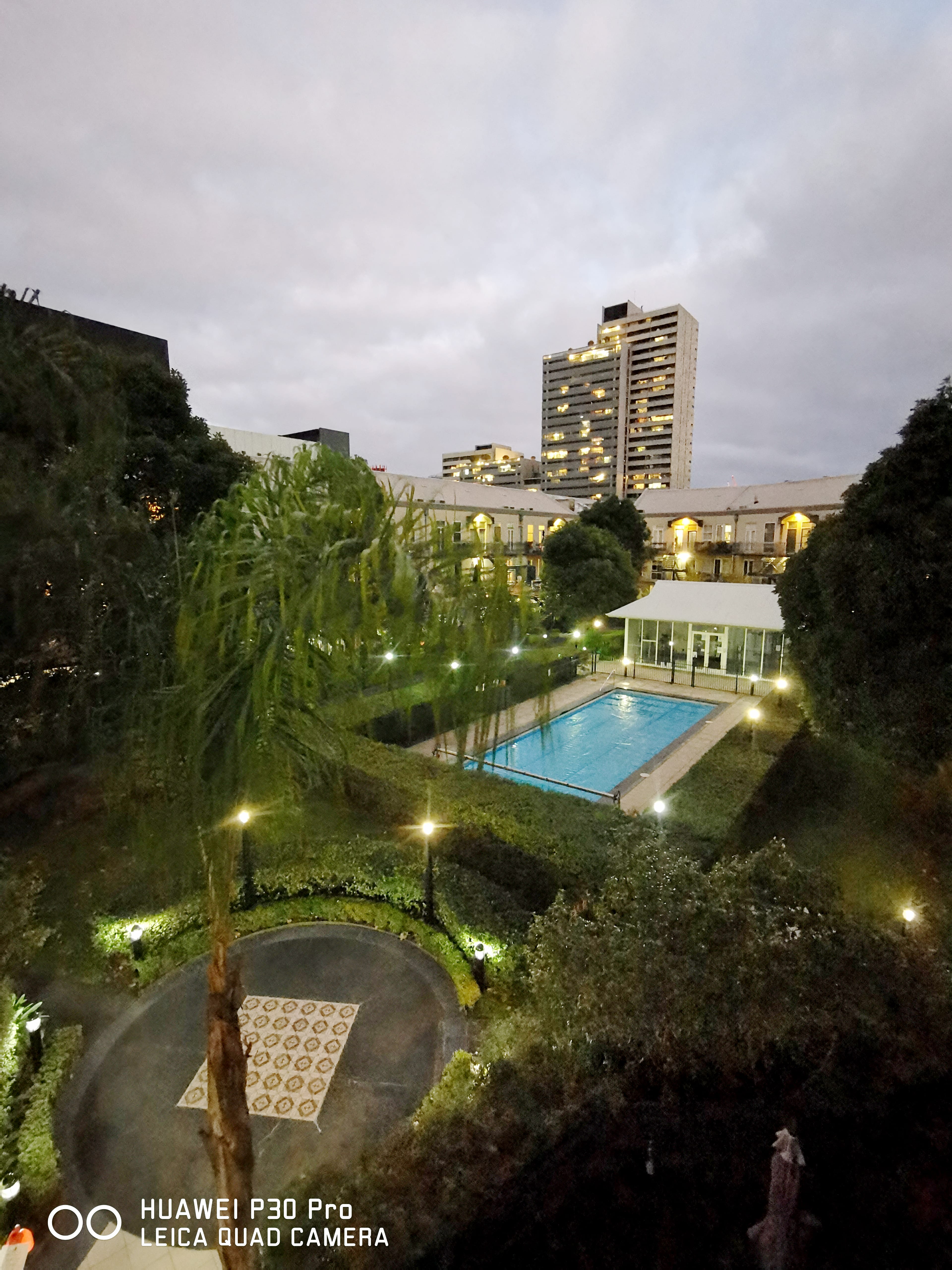 Spacious Private Room near NGV,Crown and Flinder Station, Gym, Pool photo 18