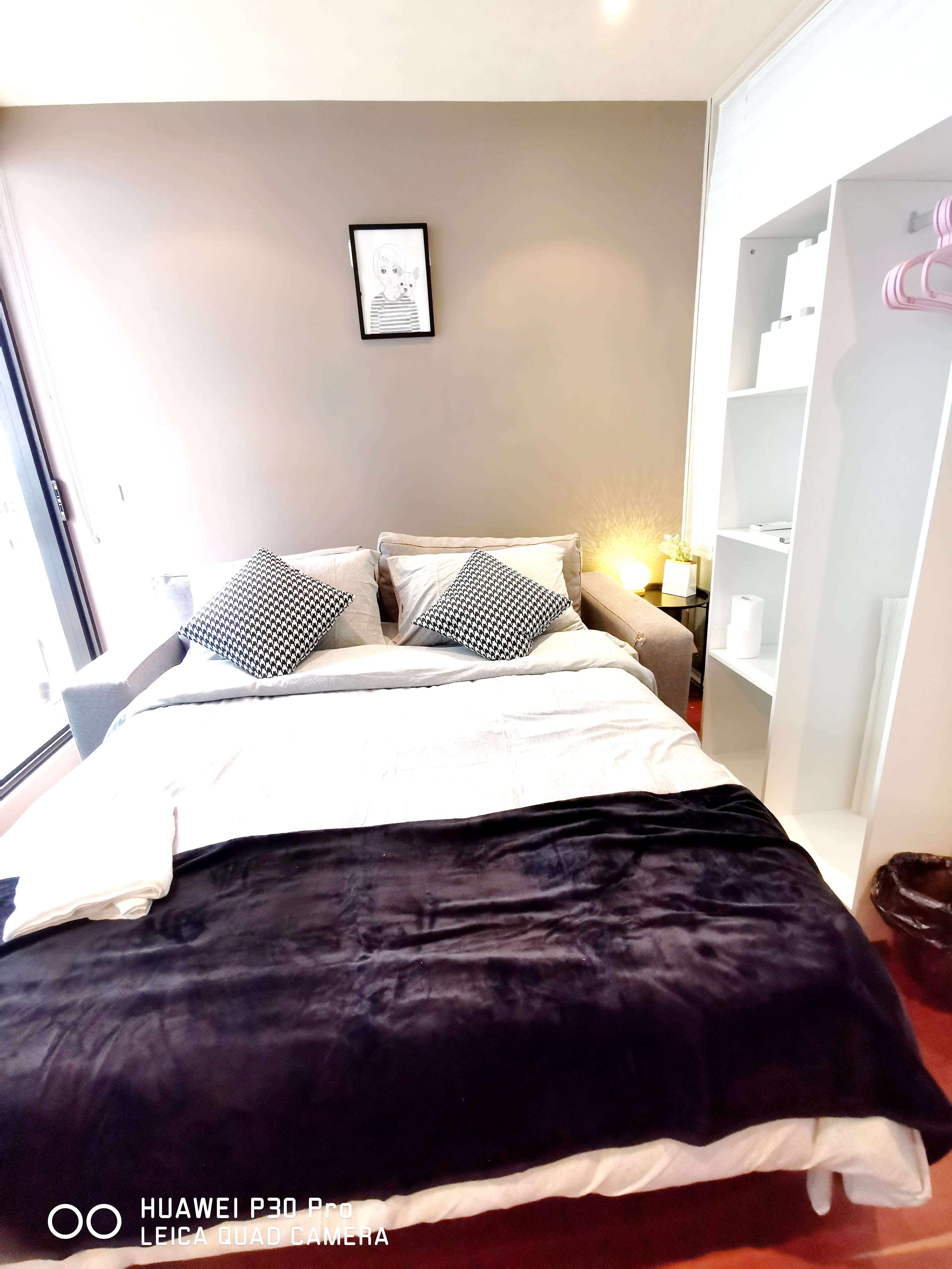 Private Room With Balcony in Mel CBD, Gym, Pool