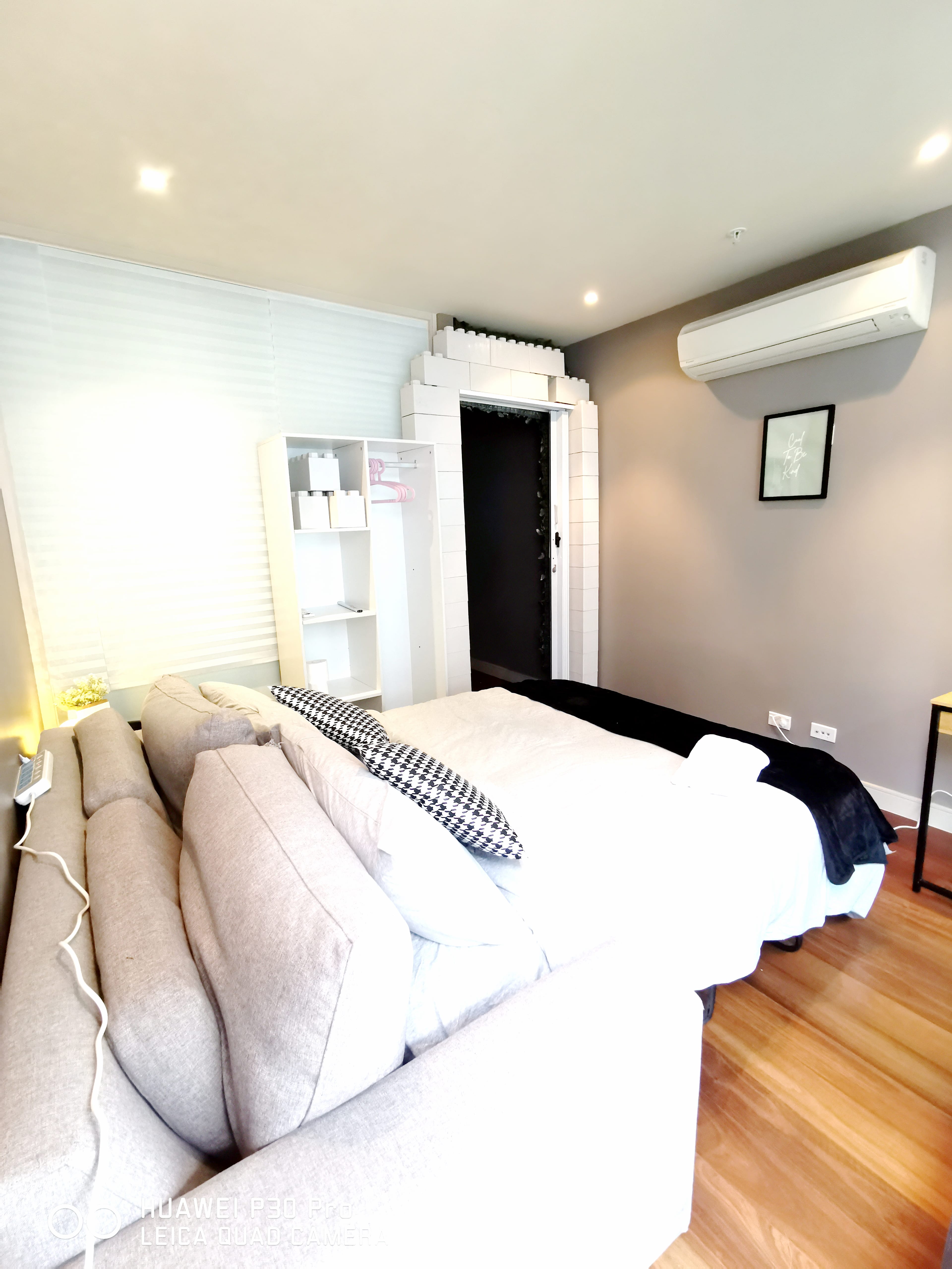 Private Room With Balcony in Mel CBD, Gym, Pool photo 3