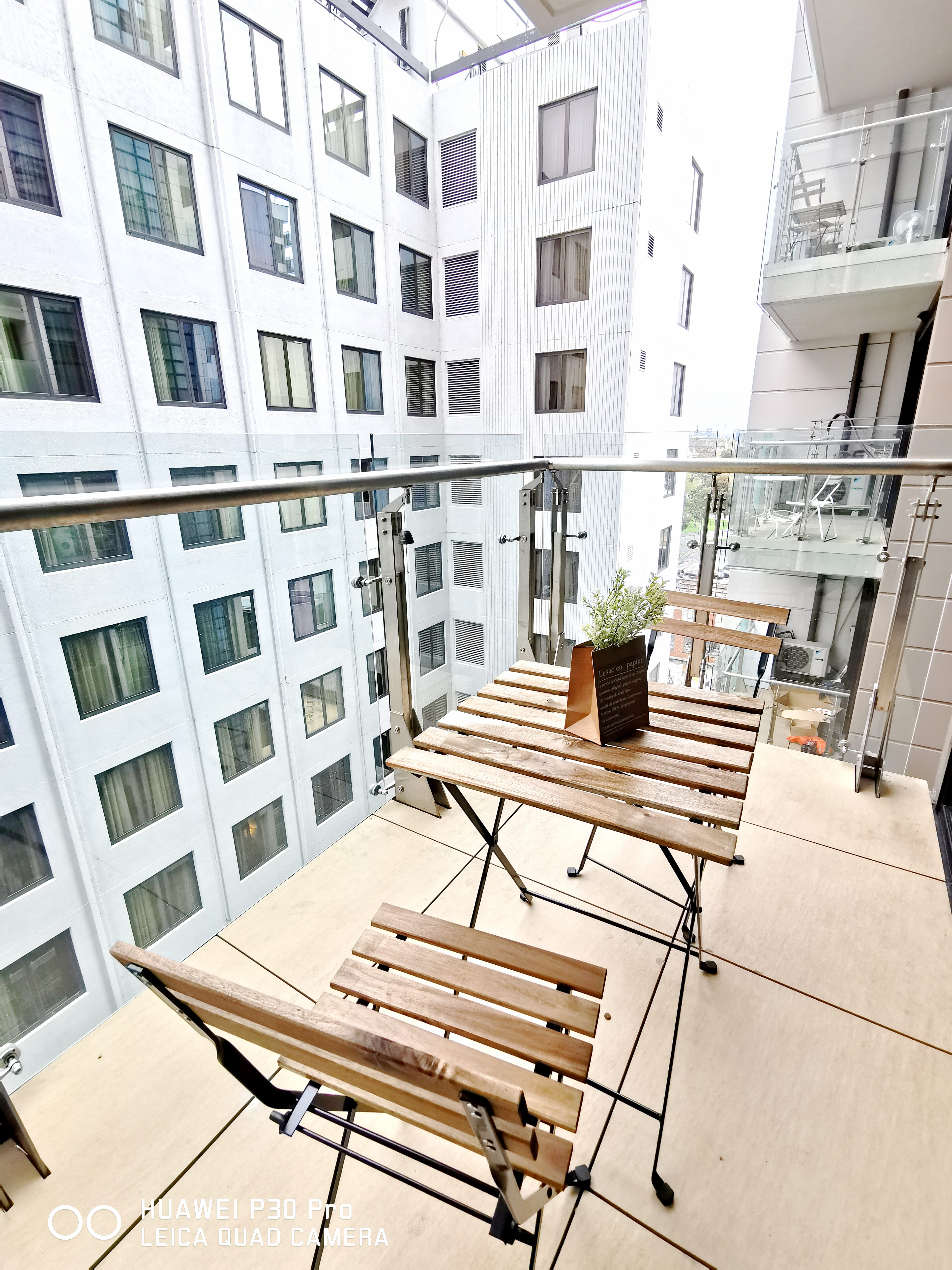 Private Room With Balcony in Mel CBD, Gym, Pool photo 5