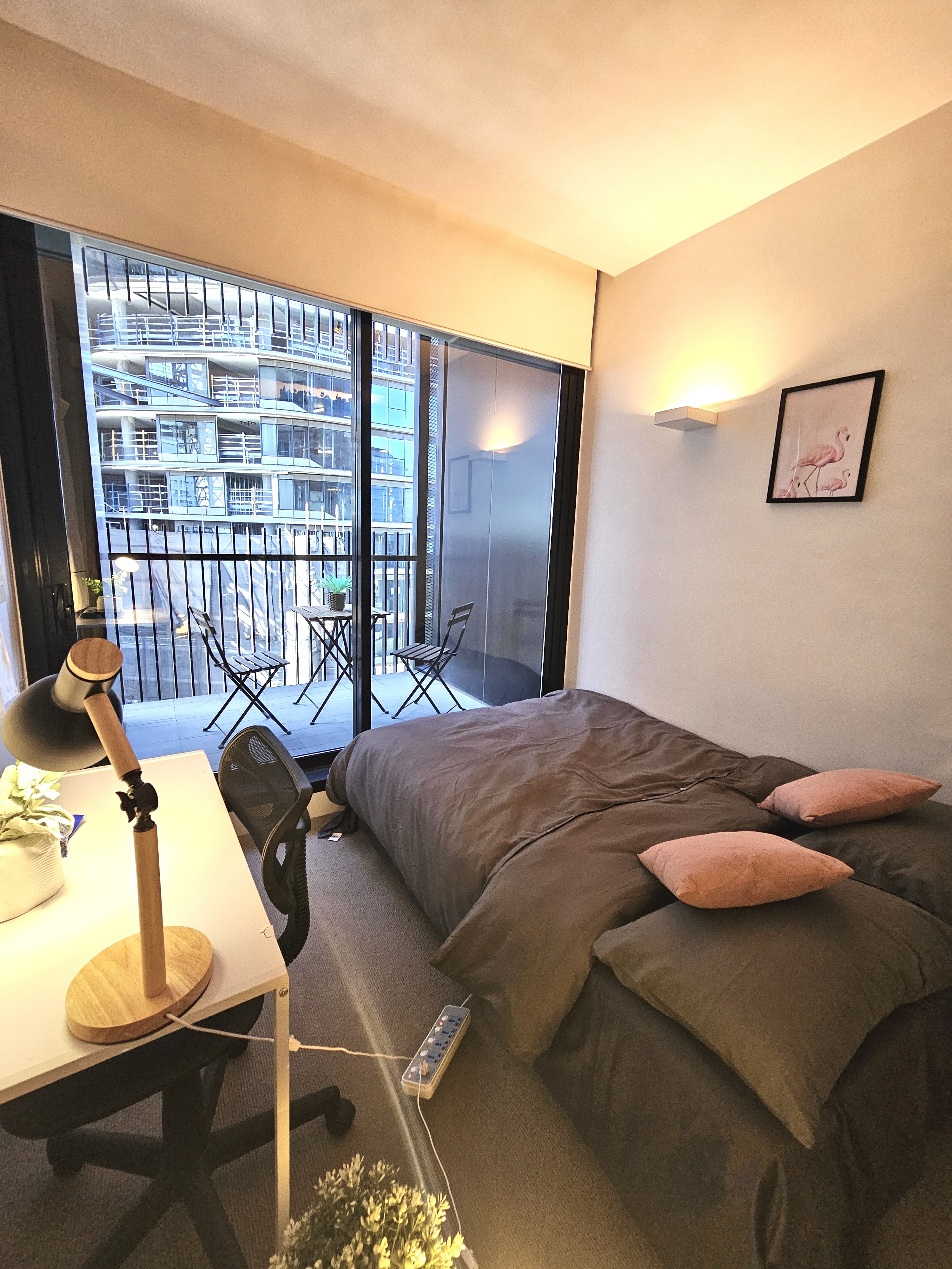 Peaceful 🧱LEGO🧱 Room with Balcony Access on St Kilda Rd photo 5