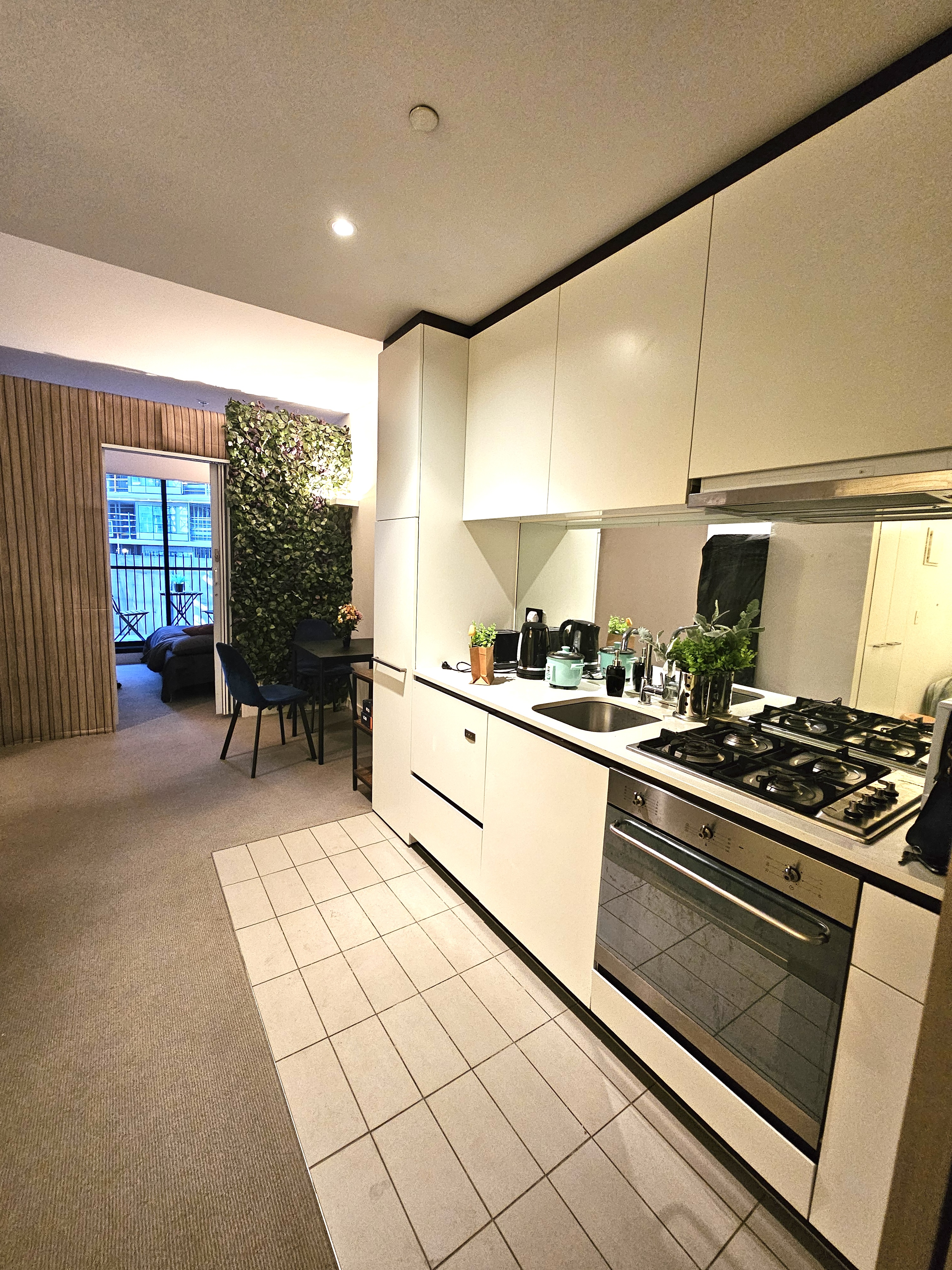 Peaceful 🧱LEGO🧱 Room with Balcony Access on St Kilda Rd photo 12